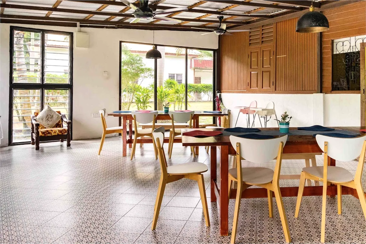 Dining area for group gatherings